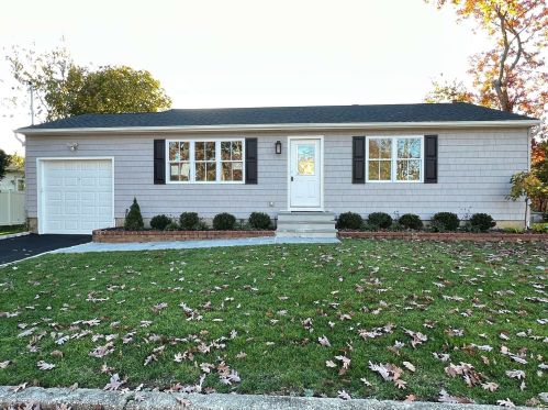 220 4th St, Deer Park NY  11729-5923 exterior