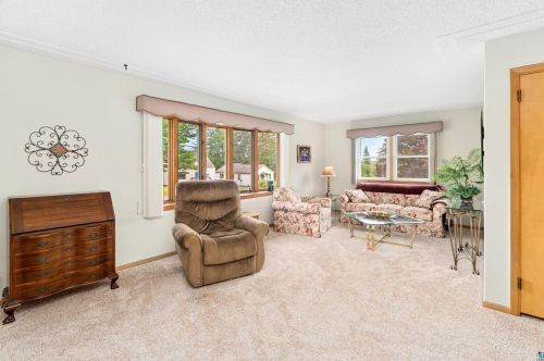 2134 Hillcrest Dr, Duluth, MN 55811-3134