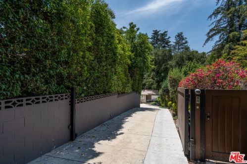 1732 Bonita Vista Dr, La Canada CA  91011-1614 exterior