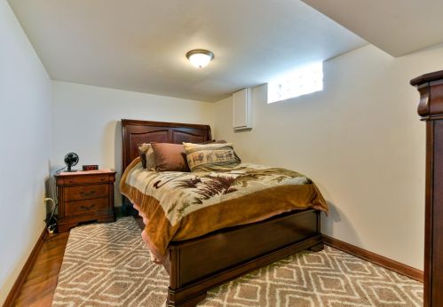 3281 68, Milwaukee WI 53213-3930 exterior