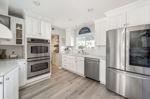 21051 Kingscrest Dr, Santa Clarita CA  91350-1990 exterior