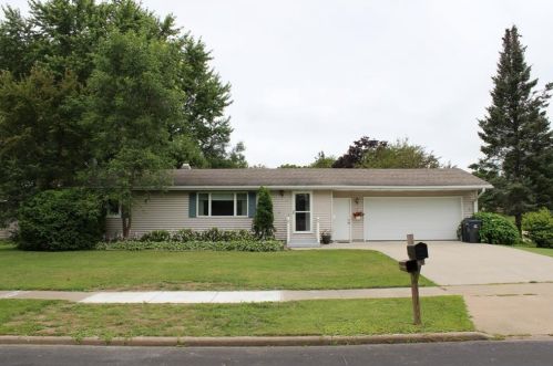 1720 Waushara Dr, Marshfield, WI 54449-1645