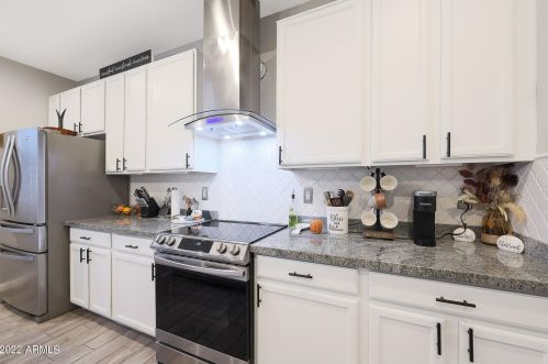 8006 Brill St, Phoenix, AZ 85043-1129