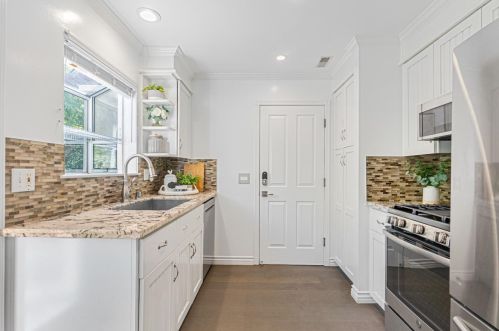 1960 San Ramon Ave, Mountain View CA  94043-2960 exterior