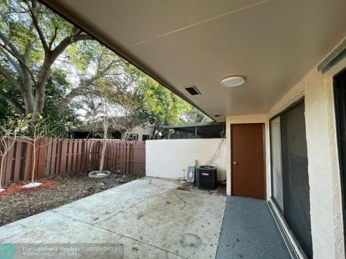 9667 15 Ct, Hollywood FL 33024-4429 exterior