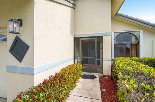 215 Disc Dr, Boynton Beach, FL 33436-1843