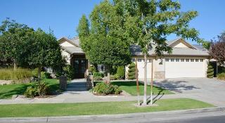 10400 Ashbourne Dr, Bakersfield, CA 93312-7030