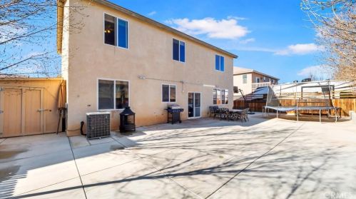 14561 Hummingbird Rd, Victorville CA  92394-7574 exterior
