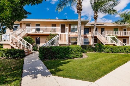 1045 Mainsail Dr, Naples, FL 34114-7801