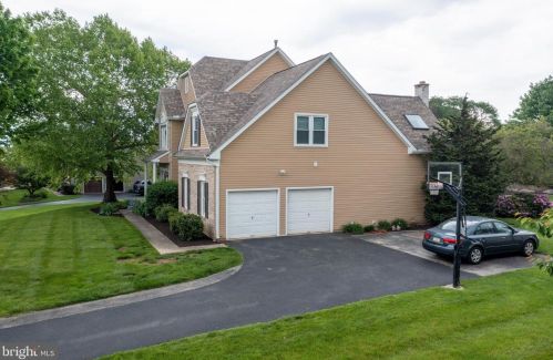 32 Windward Ct, Collegeville PA  19426-2869 exterior