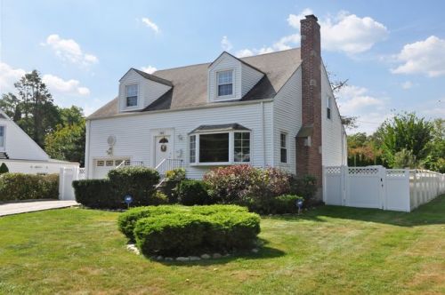 142 Longfellow St, Hartsdale, NY 10530-1045