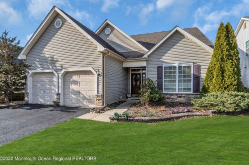 88 Enclave Blvd, Lakewood, NJ 08701-5783
