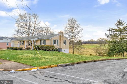 240 4th St, Mount Wolf, PA