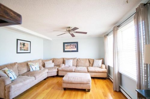 34 Lester St, United States Coast Guard Ac CT  06320-4327 exterior