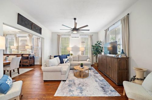 1021 Sealy St, Galveston TX 77550-3813 exterior