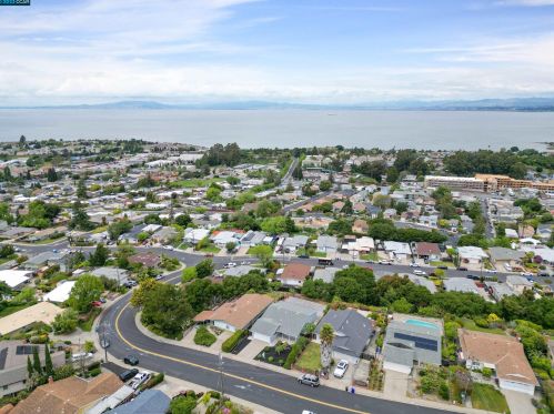 1175 Mcdonald Dr, Pinole CA  94564-2501 exterior