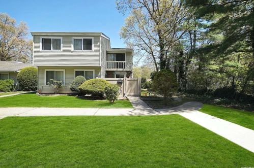219 Springmeadow Dr, Holbrook, NY 11741-4140