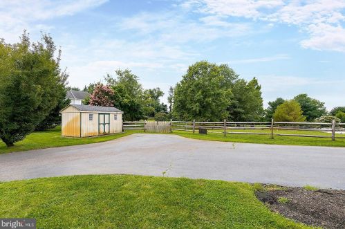 1 Helen Lois Ct, Pilesgrove NJ  08098-2639 exterior