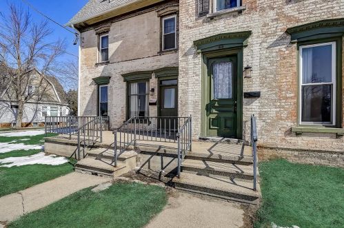 413 5th St, Watertown, WI 53094-3805