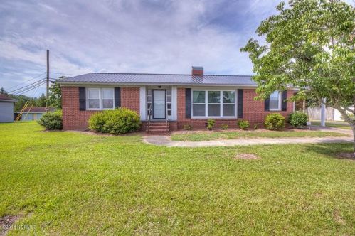735 Washington St, Whiteville, NC 28472-3048