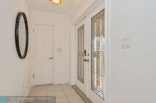 6901 16th St, Hollywood FL  33023-2025 exterior