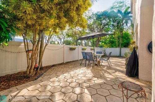 11910 12 St, Hollywood FL 33026-3874 exterior