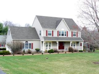21 Stonebridge Rd, Hampton, NJ 08827-4213