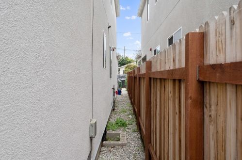 2032 Piru St, Compton CA  90222-3525 exterior