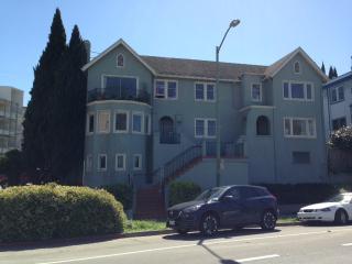 2060 Lakeshore Ave, Oakland CA  94606-1131 exterior