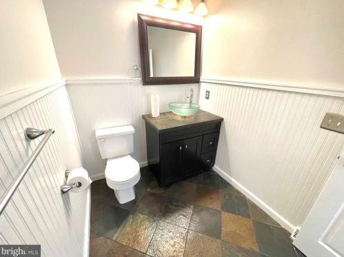 32 Pin Oak Dr, Dover DE  19904-2373 exterior