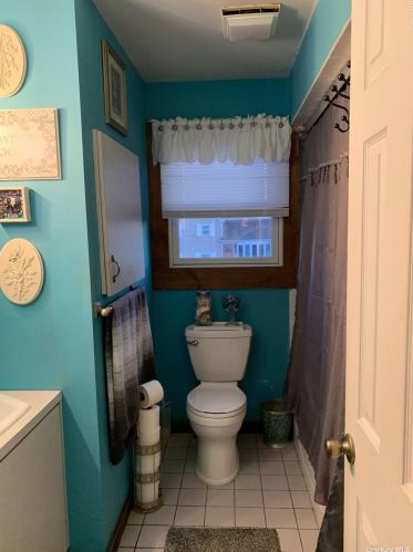 3577 Roanoke St, Seaford NY  11783-3005 exterior