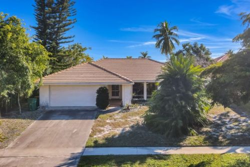 1051 Winterberry Dr, Marco Island, FL 34145-5413