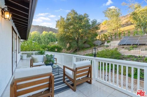 27041 Esward Dr, Calabasas CA  91301-2322 exterior