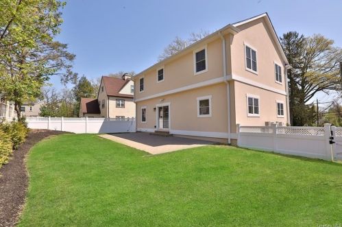 3 Stratford Rd, New Rochelle NY  10804-2519 exterior