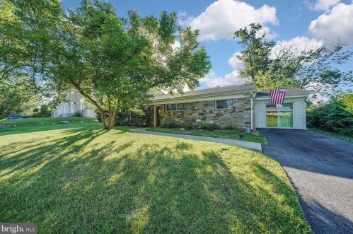 636 School Line Dr, Norristown, PA 19406-3509
