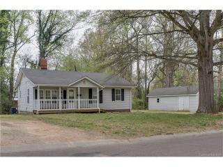 2111 Woodlawn St, Kannapolis, NC 28083-3061