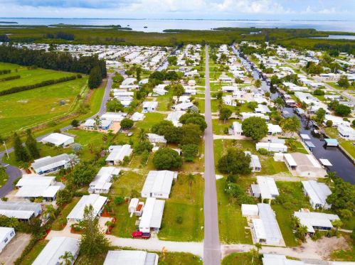 4743 Sandpiper Dr, Saint James City FL  33956-2810 exterior