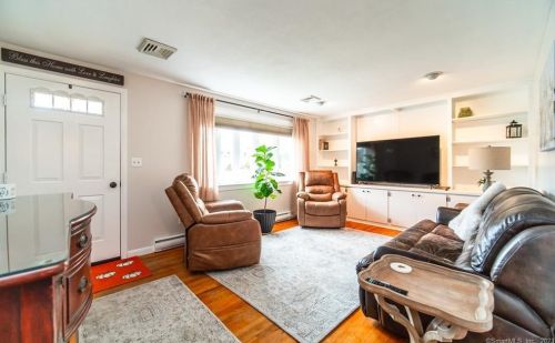 148 Dorothy Dr, Middletown CT  06457-5304 exterior