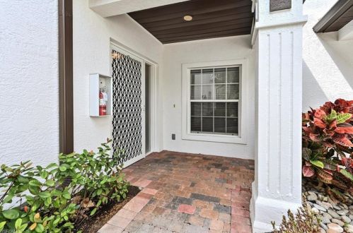 4445 Dover Ct, Naples, FL 34105-6641