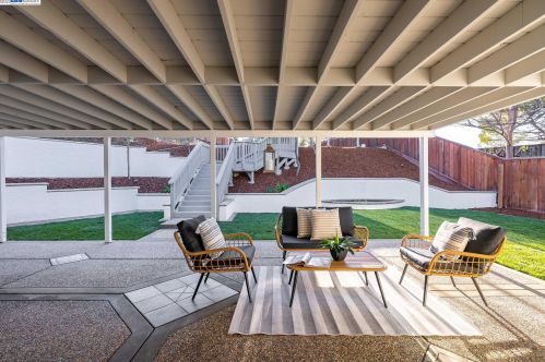 985 Riesling Dr, Pleasanton CA  94566-7219 exterior