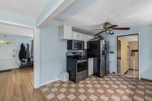 70 Massachusetts Ave, Cumberland RI  02864-5729 exterior