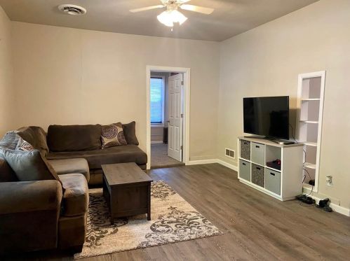 811 Oakland Ave, Green Bay, WI 54304-2616