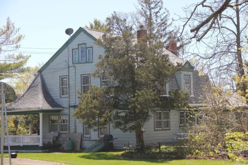 493 Middle Rd, Bay Port NY  11705-1907 exterior