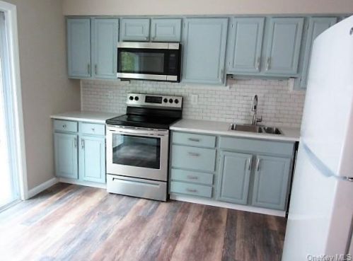 28 Raker Rd, Poughkeepsie NY  12603-5632 exterior