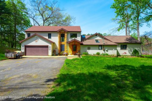 209 Pond Rd, East Freehold, NJ 07728-1367