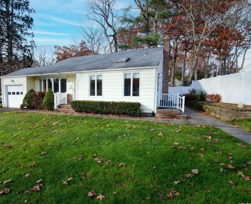 2 Assembly Pl, Huntington Station, NY 11746-4304