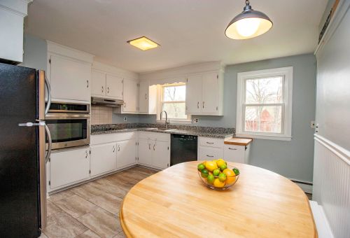132 Haverhill Rd, Salem NH  03079-1239 exterior