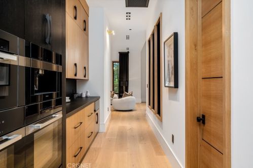 4508 Haskell Ave, Van Nuys CA  91436-3148 exterior