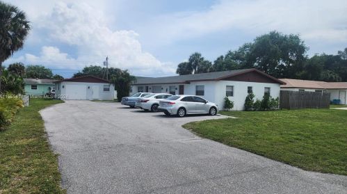 8690 Sunset Dr, West Palm Beach, FL 33410-6289