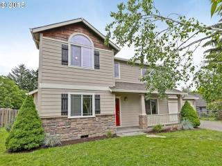 5336 Ainsworth St, Portland, OR 97218-2316